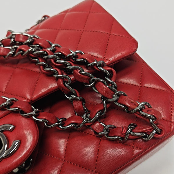 CLASSIC FLAP Medium Quilted Lambskin Red