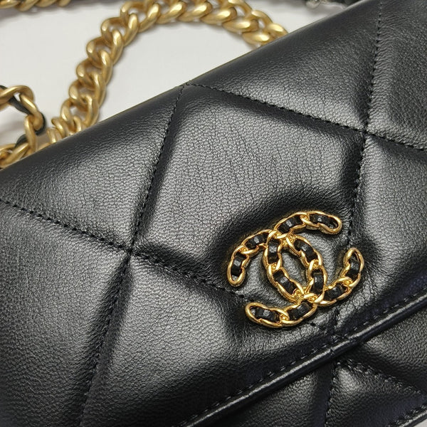 CHANEL 19 WOC Quilted Lambskin Black