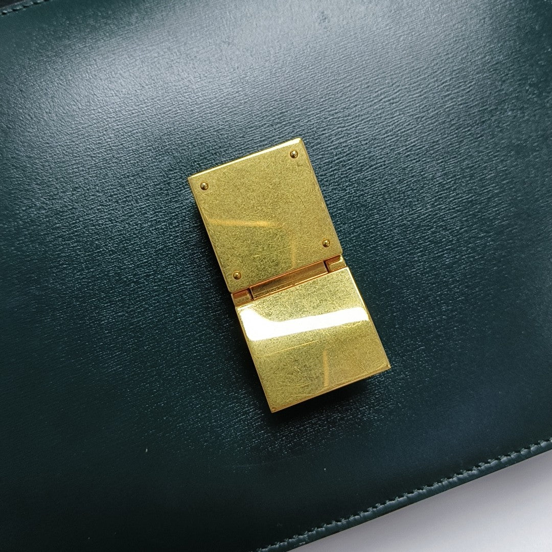 CLASSIC BOX Medium Calfskin Green