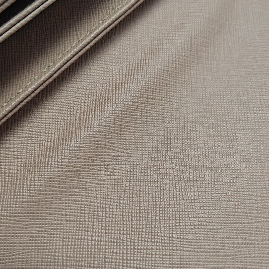 Closure Saffiano Calfskin Pink