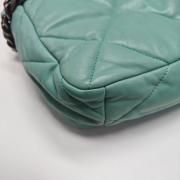 CHANEL 19 Large Quilted Lambskin Green