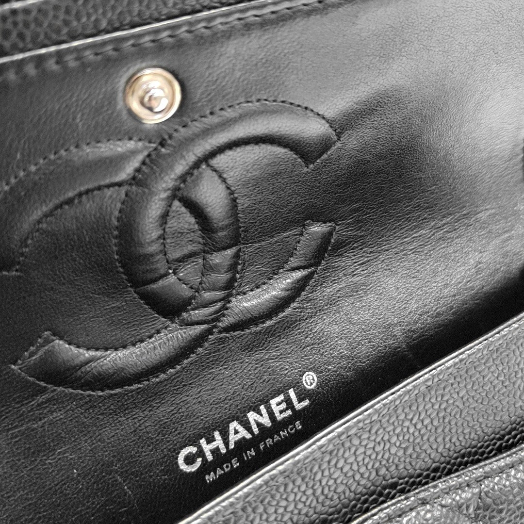 CLASSIC FLAP Medium Quilted Grained Calfskin Black