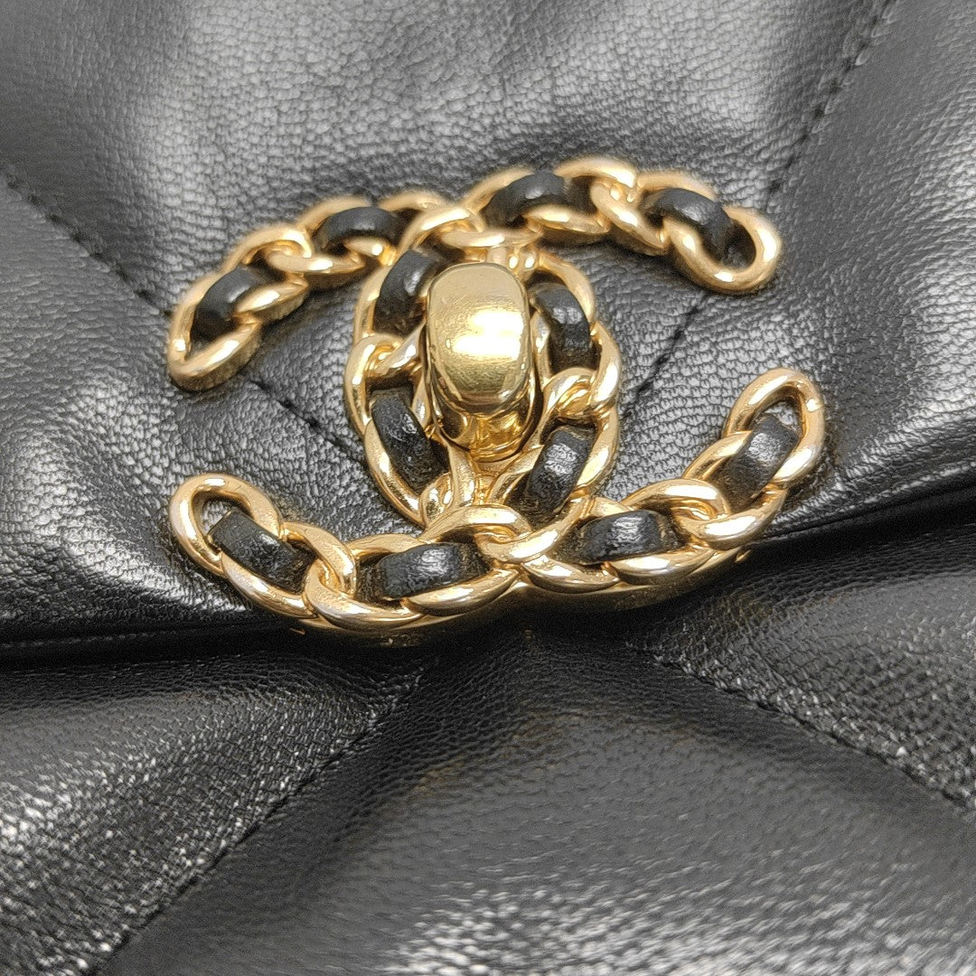 CHANEL 19 Small Quilted Lambskin Black