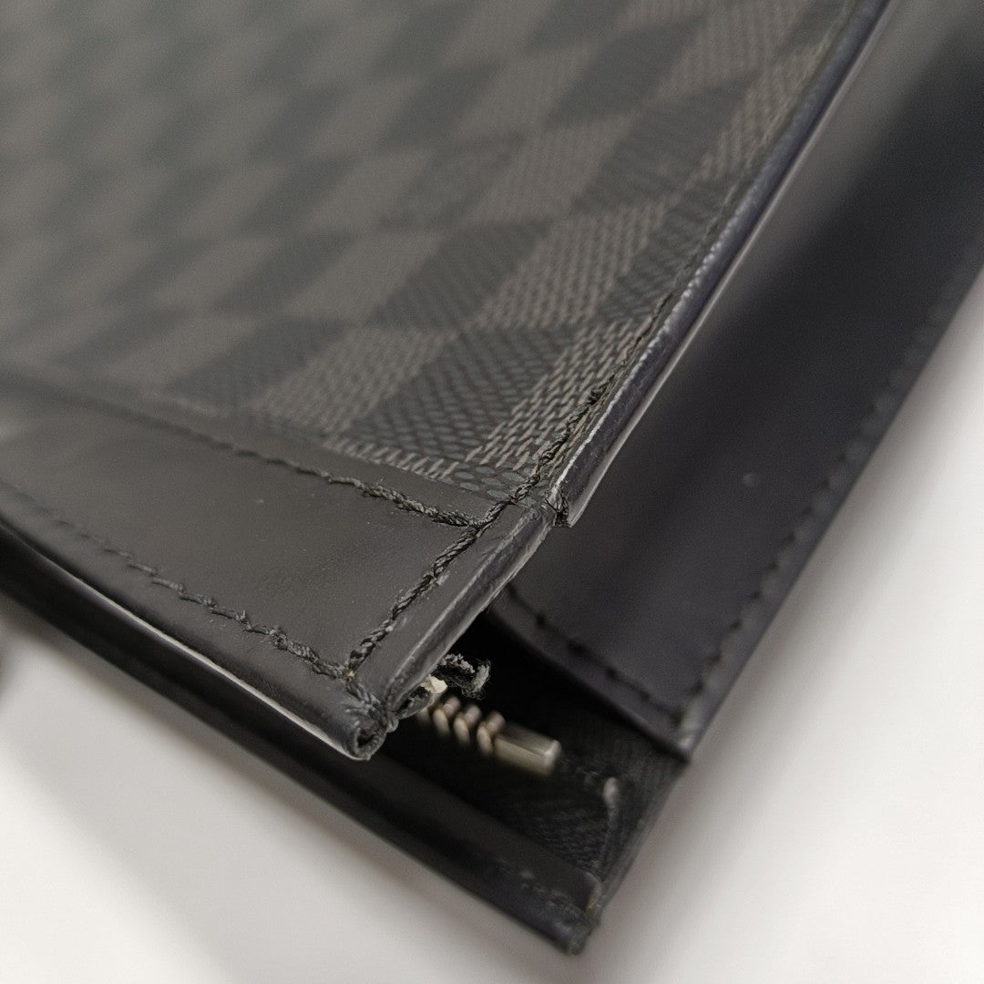 Pochette Voyag MM Damier Graphite Coated Canvas Gray