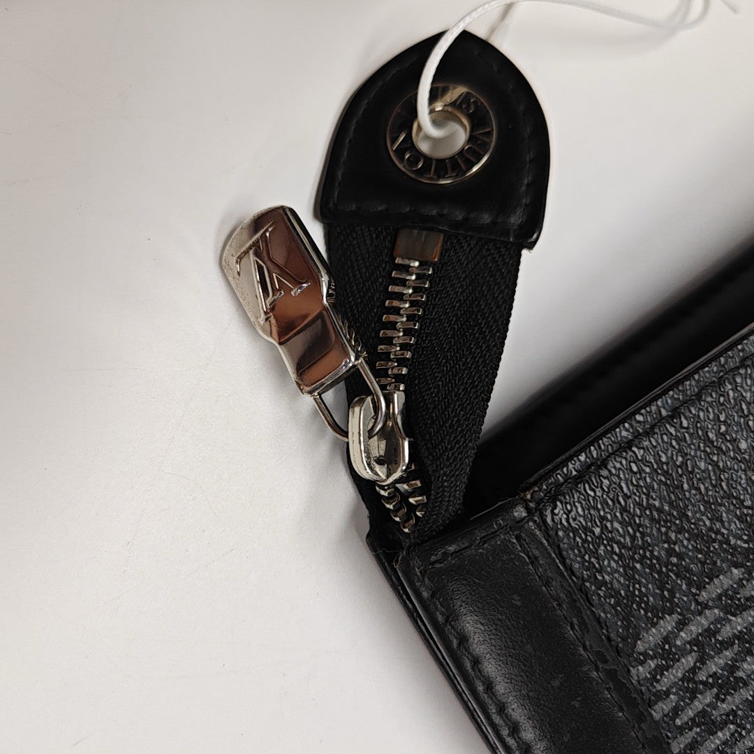 Pochette Voyag MM Damier Graphite Coated Canvas Gray