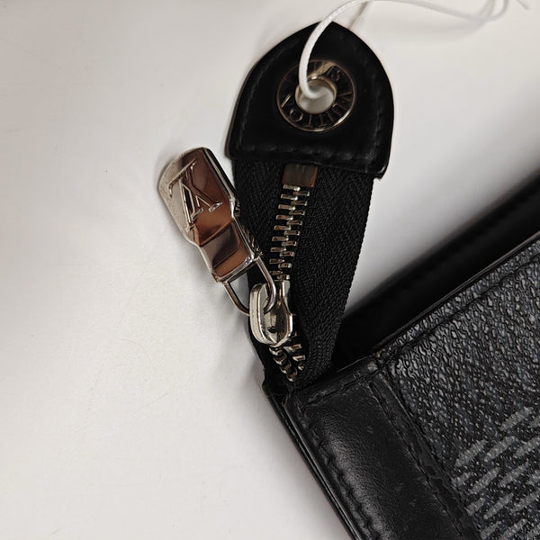 Pochette Voyag MM Damier Graphite Coated Canvas Gray