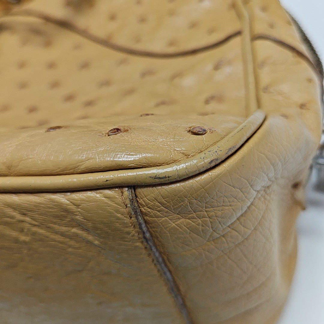 Bolso de mano de avestruz amarillo