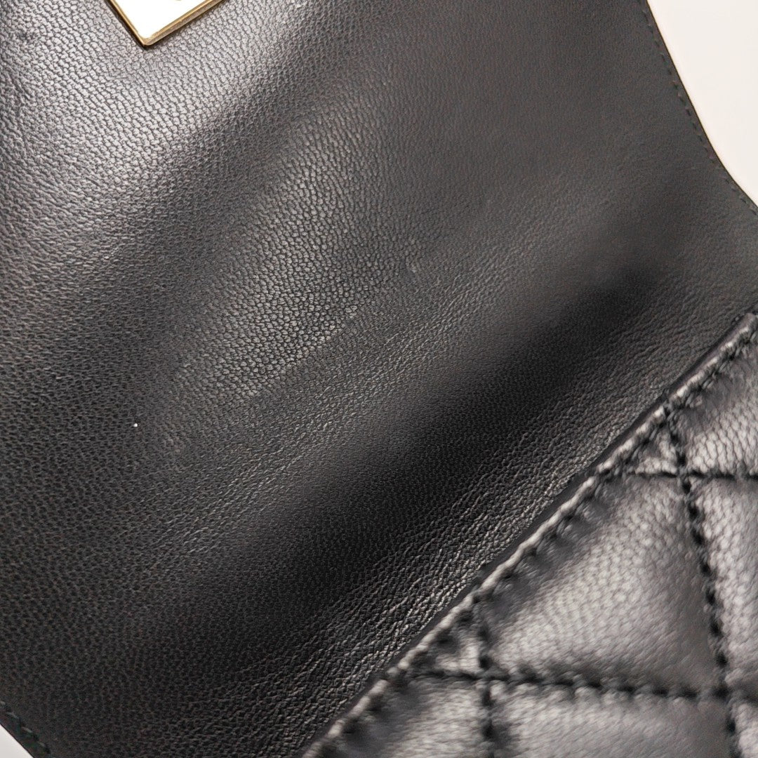 COCO HANDLE Mini Cordero Acolchado Negro