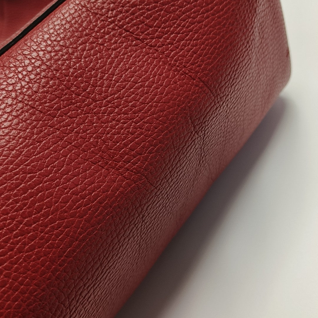 Swing Medium Calfskin Red