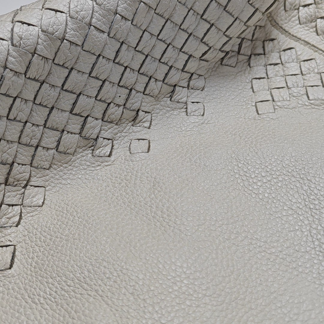Classic Pillow Calfskin White