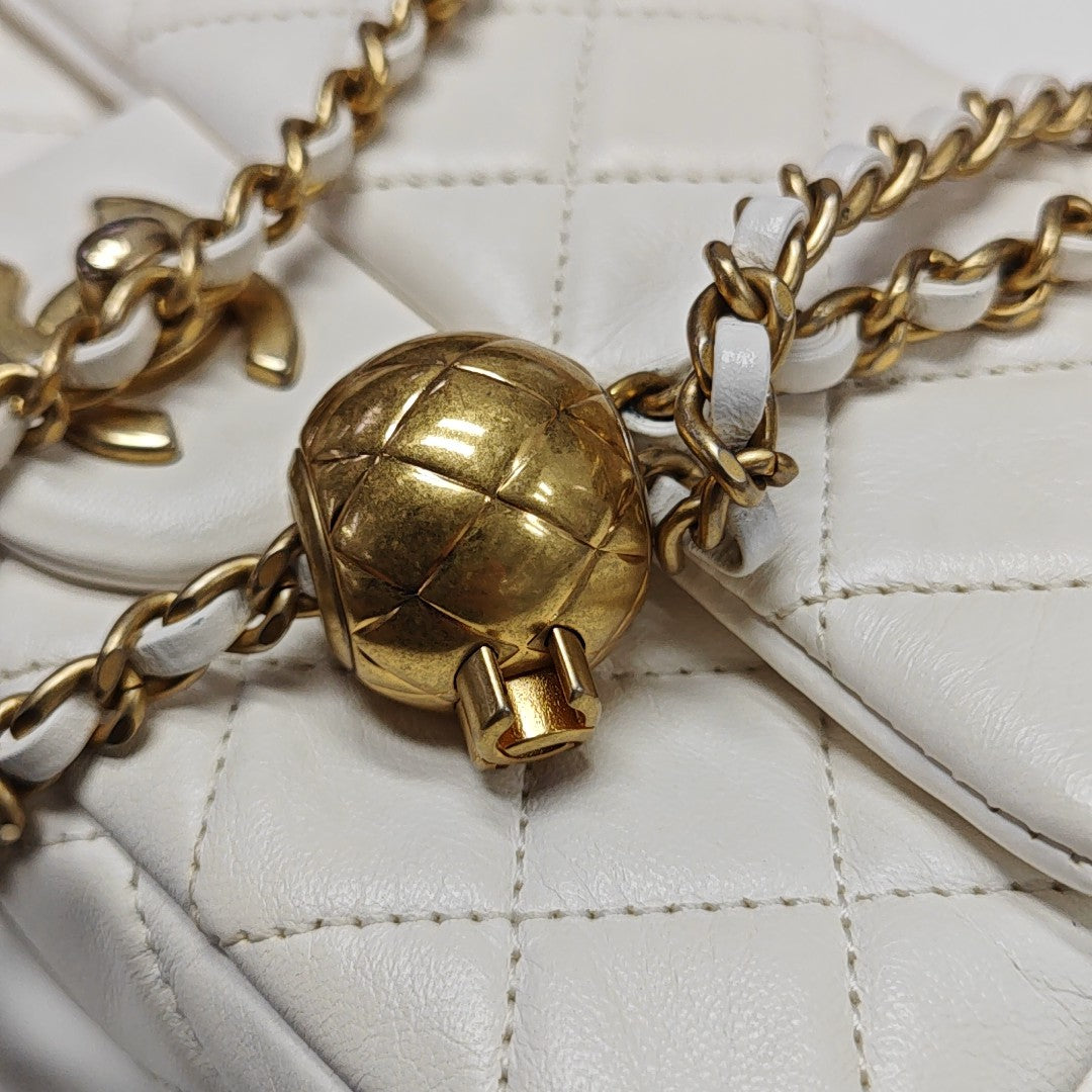 CLASSIC FLAP Mini Quilted Lambskin White