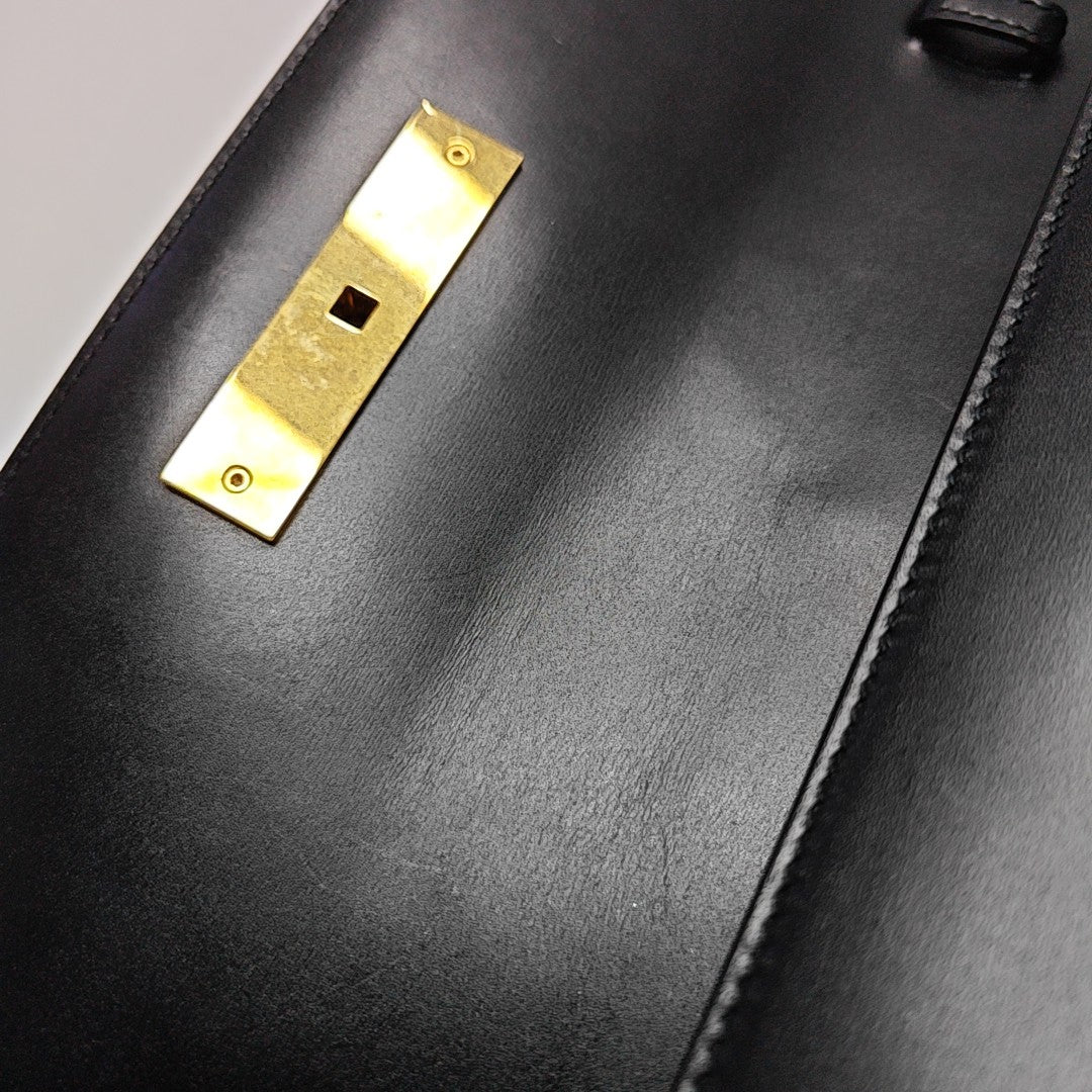 MANHATTAN Medium Calfskin Black