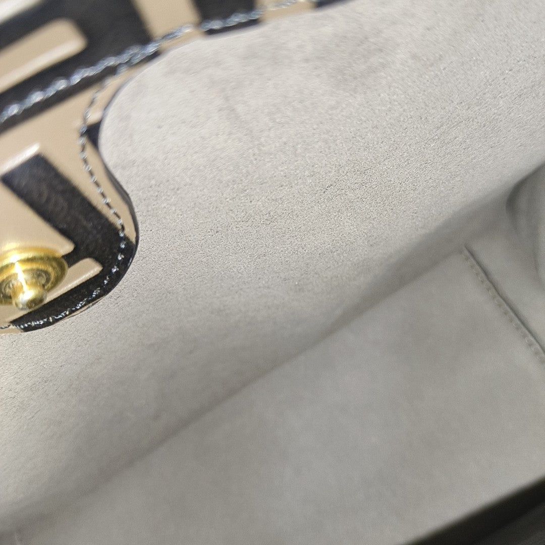 Flip Medium Calfskin Black