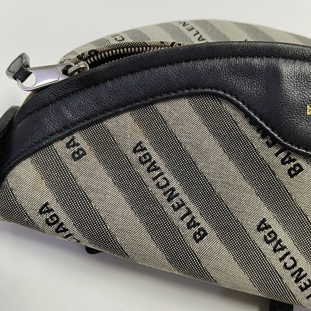 Souvenirs Canvas Gray
