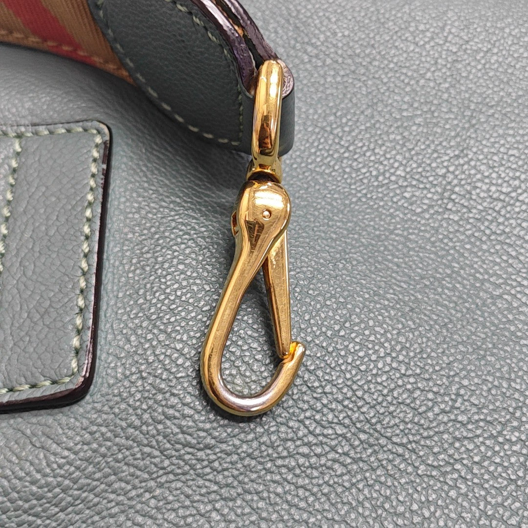 Buckle Medium Calfskin Green