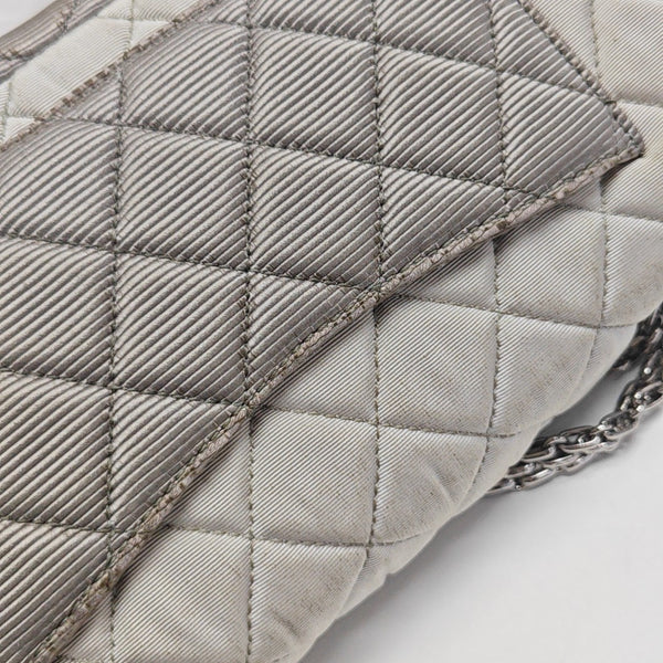 2.55 225 Quilted Fabric White