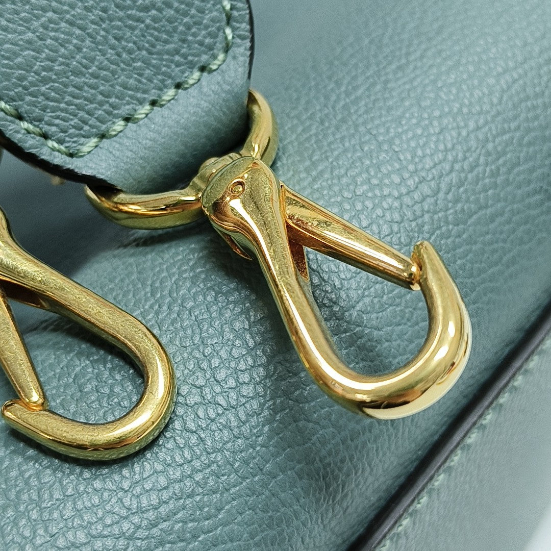 Buckle Medium Calfskin Green