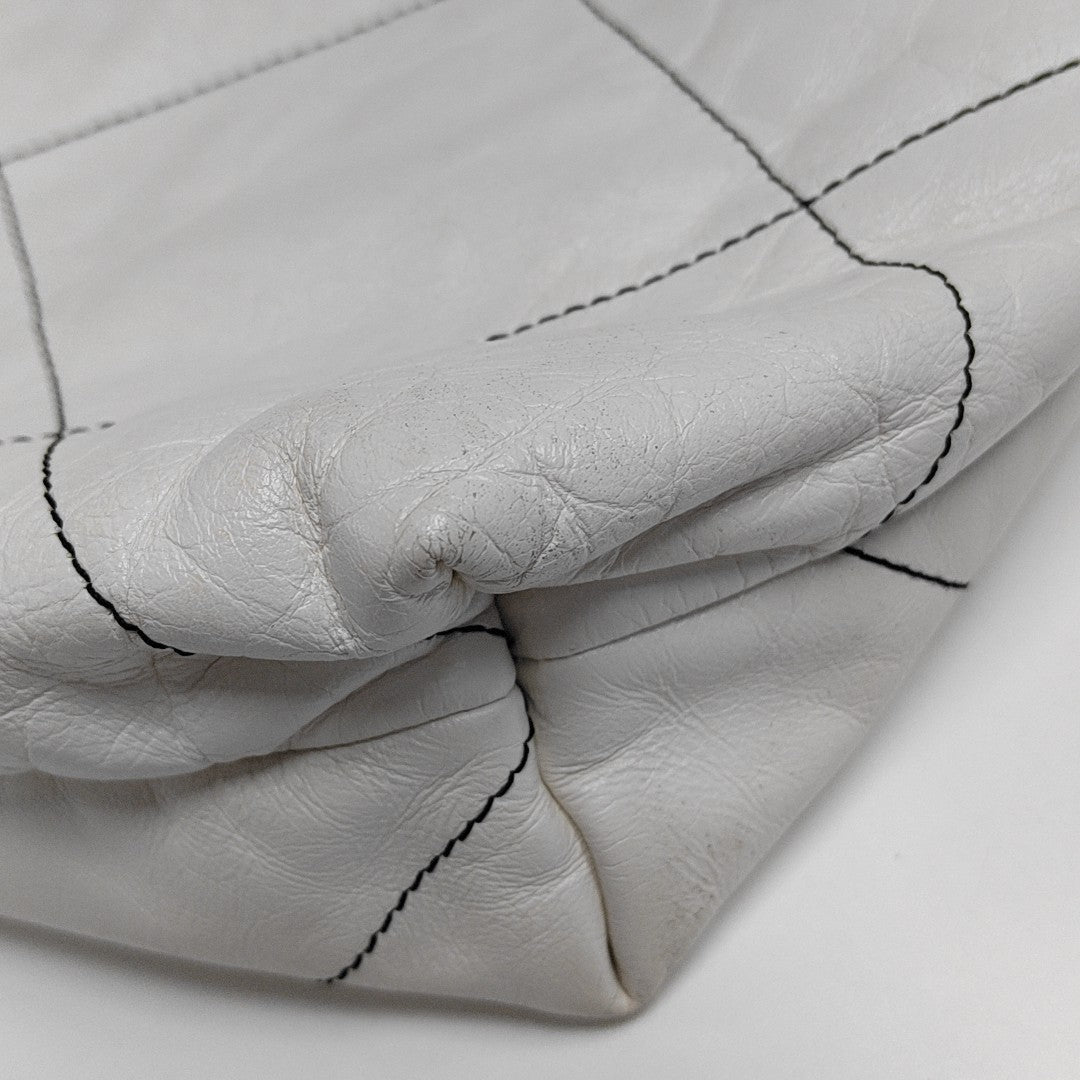 CHANEL 22 Medium Quilted Calfskin White