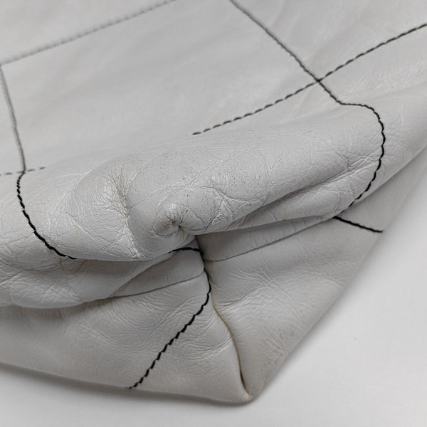 CHANEL 22 Medium Quilted Calfskin White