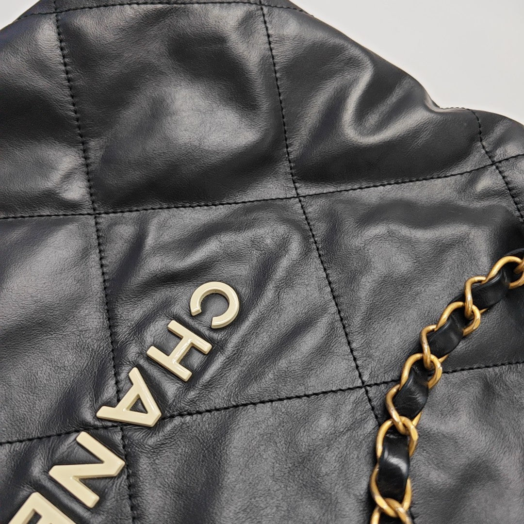 CHANEL 22 Small Quilted Calfskin Black
