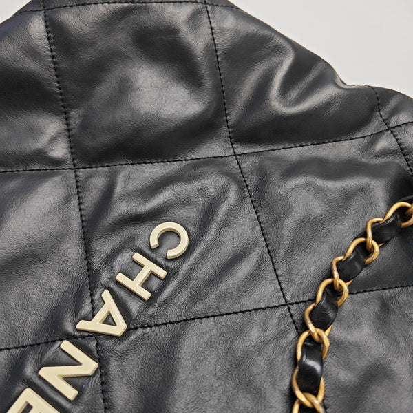 CHANEL 22 Small Quilted Calfskin Black