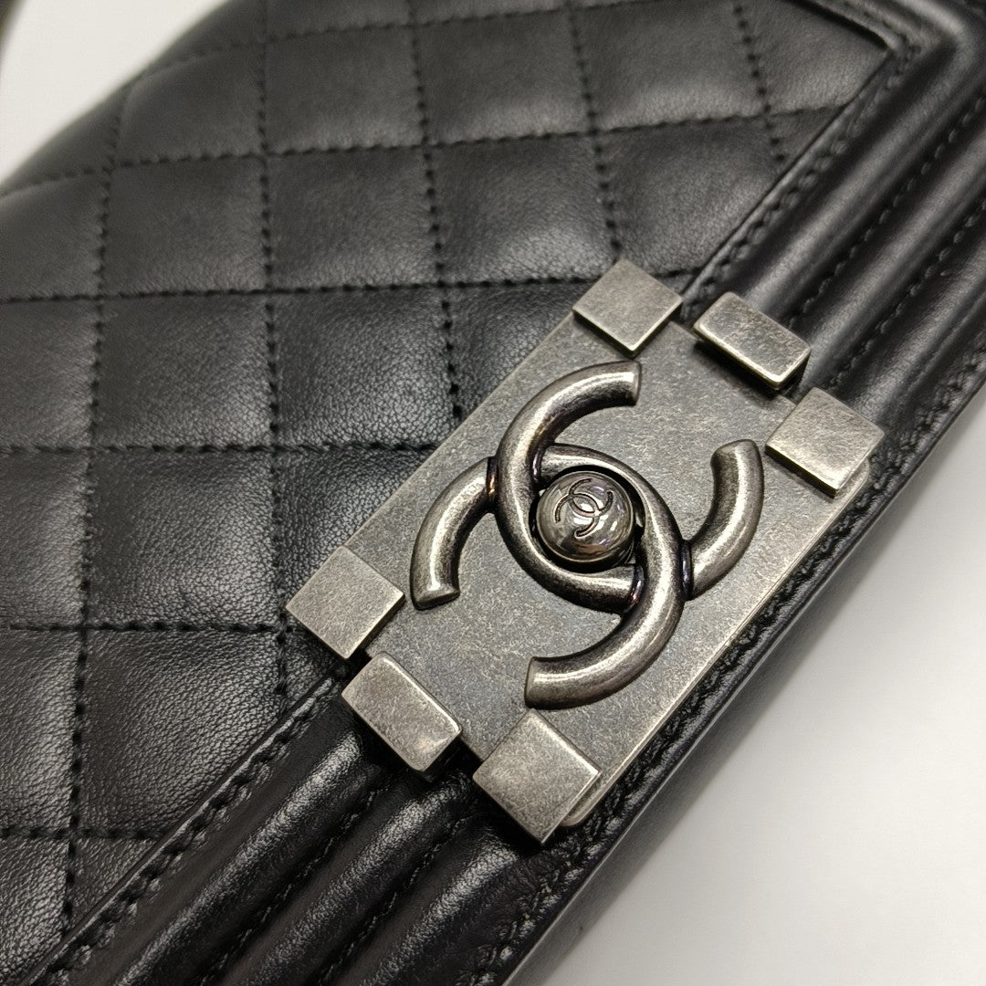 BOY CHANEL Small Quilted Calfskin Black