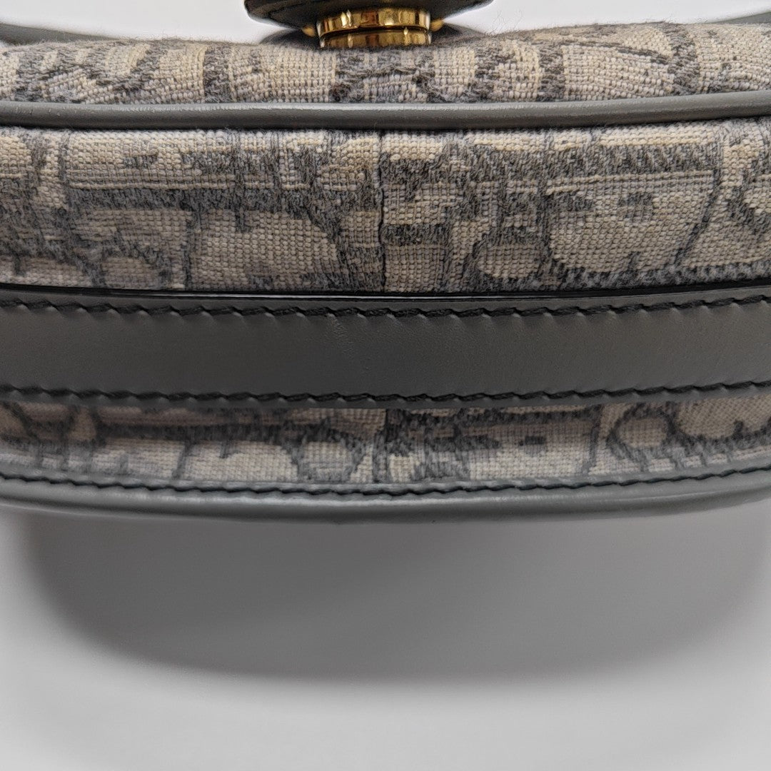 Bobby Medium Oblique Canvas Gray