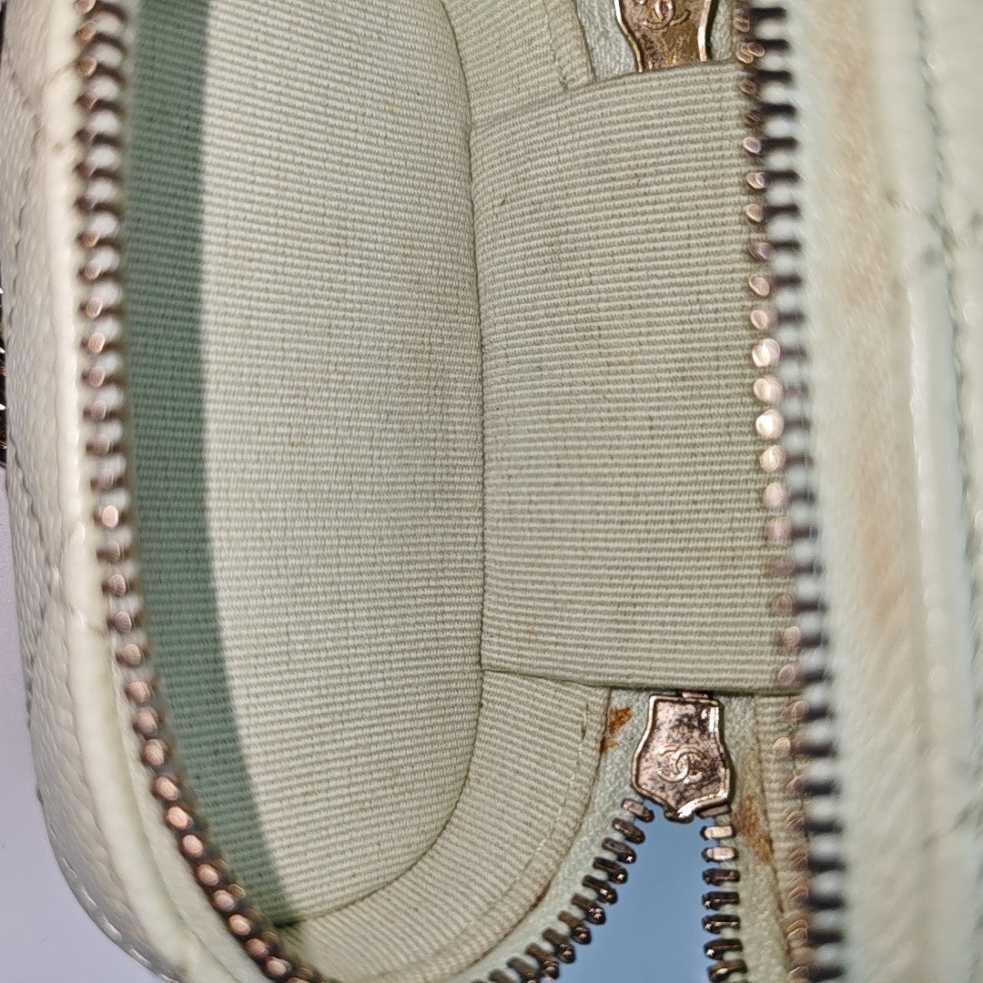 VANITY CASE Mini Quilted Grained Calfskin Green