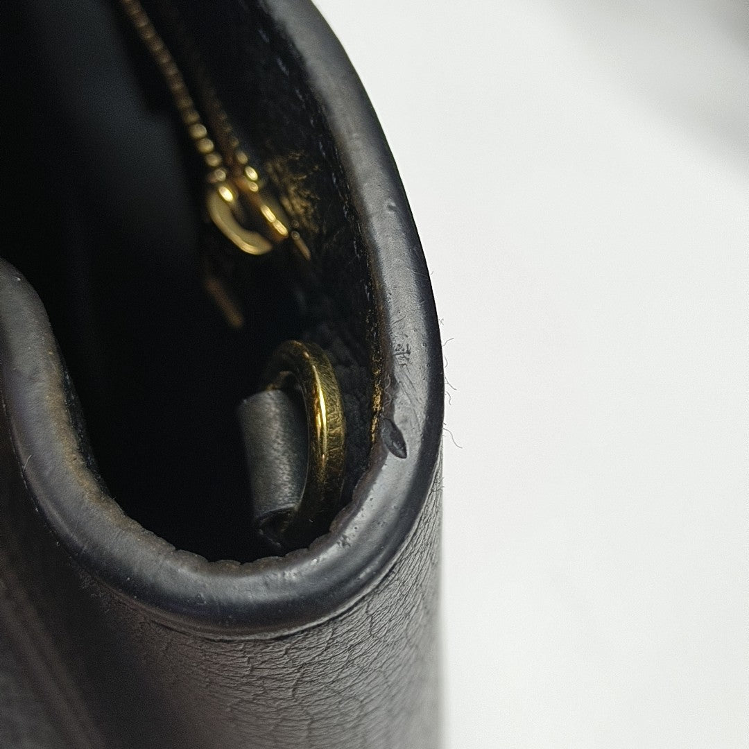 Authenticated pre-owned  CAPUCINES MM Calfskin Black - Shoulder Bag at Looply