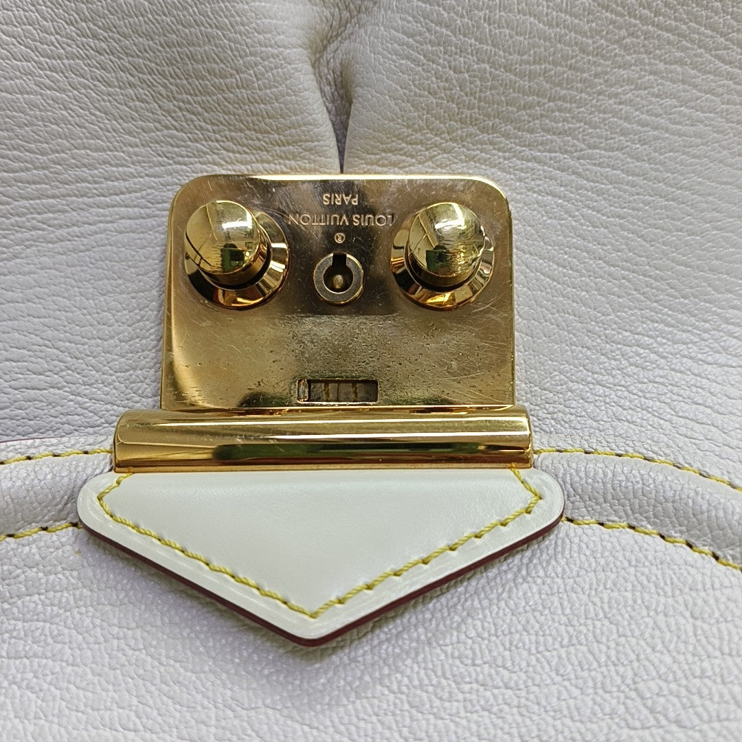 L'ESSENTIEL Lambskin White
