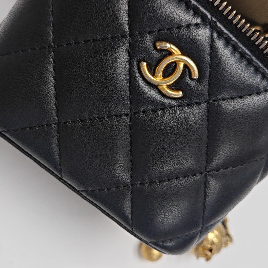 VANITY CASE Mini Quilted Lambskin Black