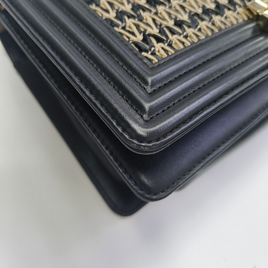 BOY CHANEL Medium Lambskin Black