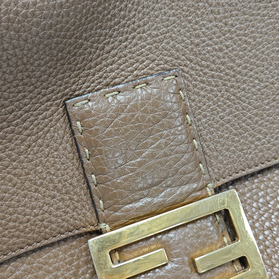 Baguette Calfskin Brown