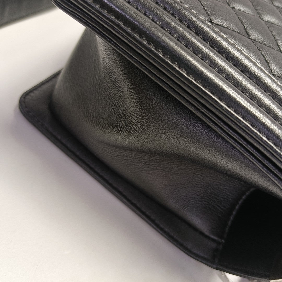 BOY CHANEL Medium Quilted Calfskin Black