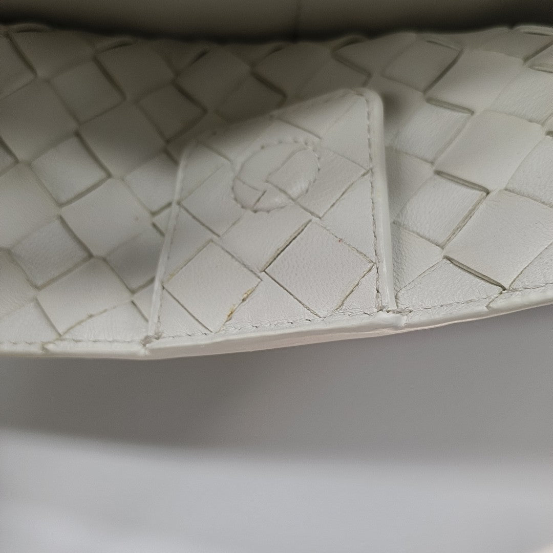 Authenticated pre-owned  Andiamo Lambskin White - Shoulder Bag at Looply