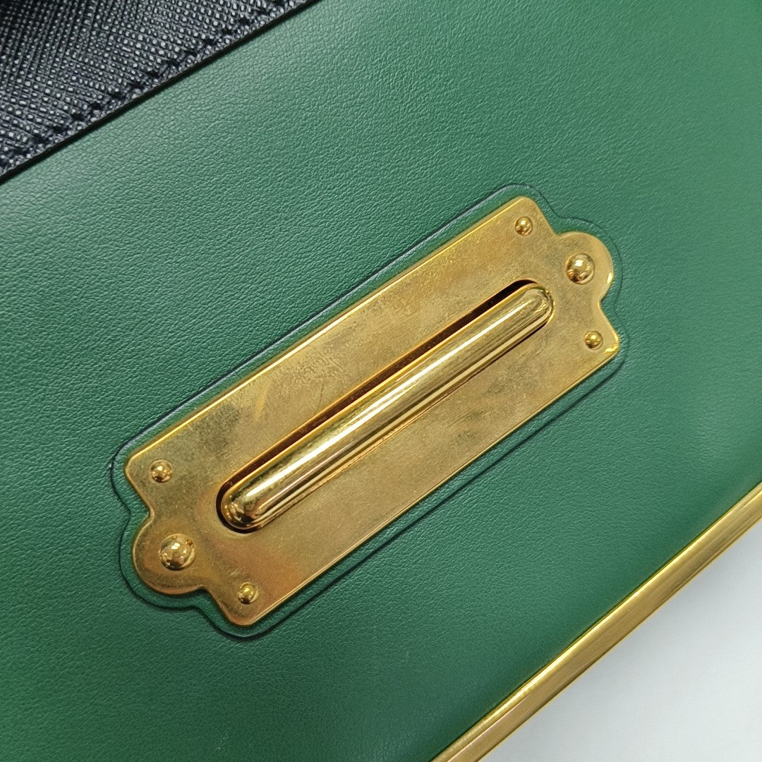Cahier Saffiano Calfskin Green