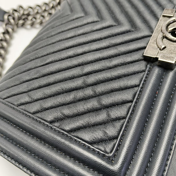 BOY CHANEL Medium Chevron Lambskin Black