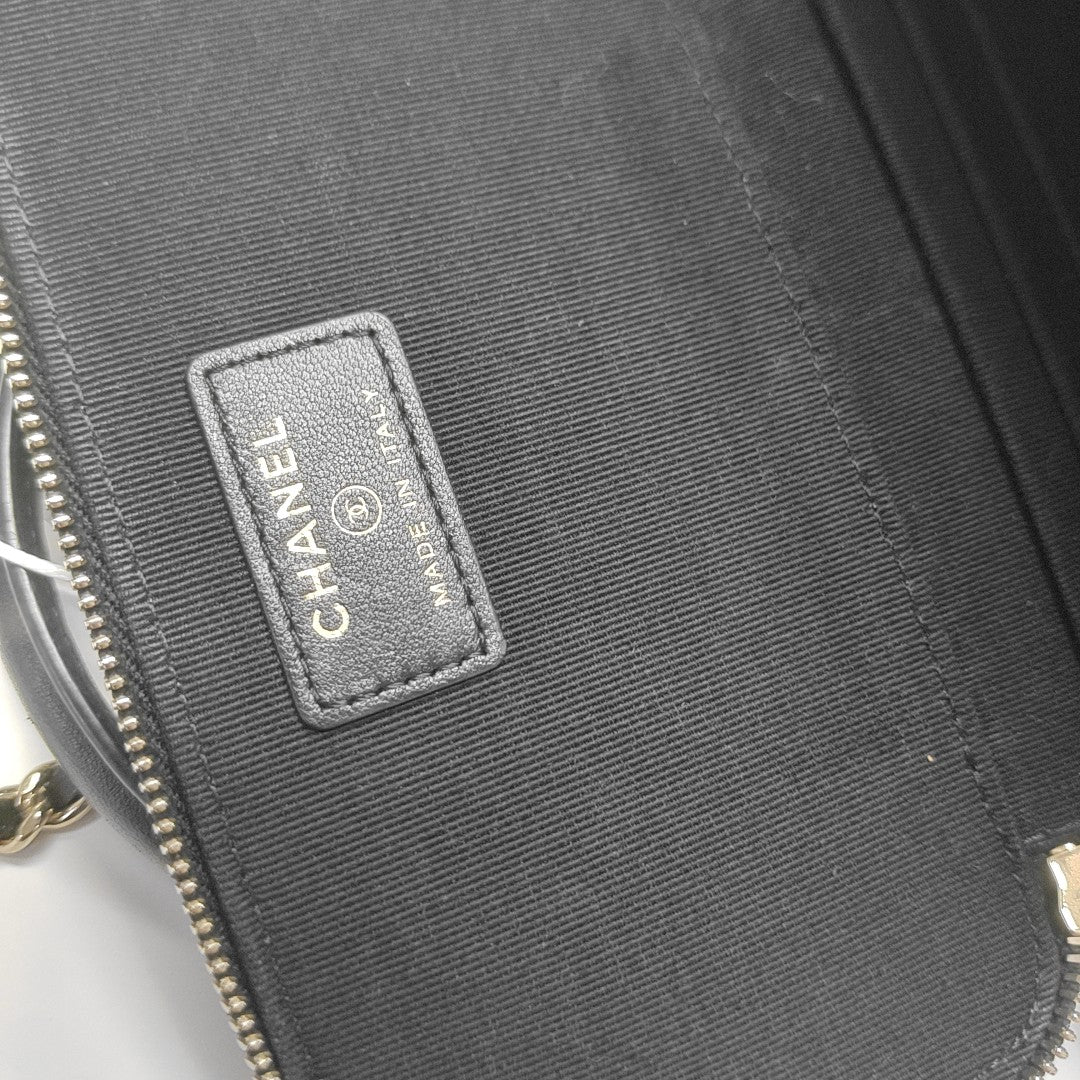 VANITY CASE Small Quilted Lambskin Black