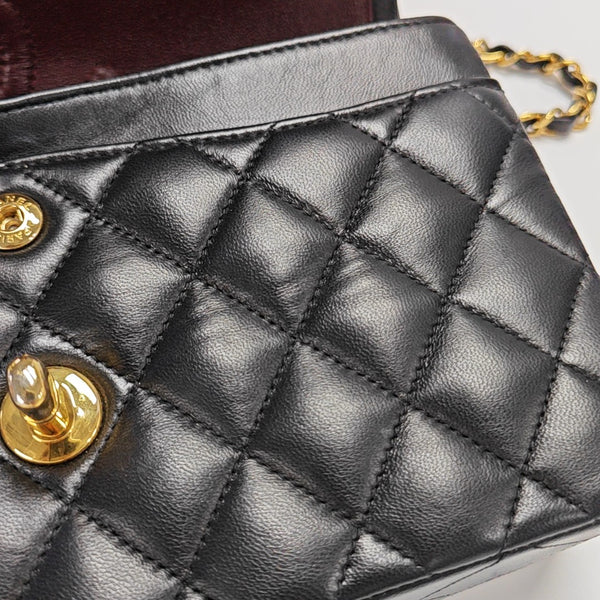 CLASSIC FLAP Small Quilted Lambskin Black