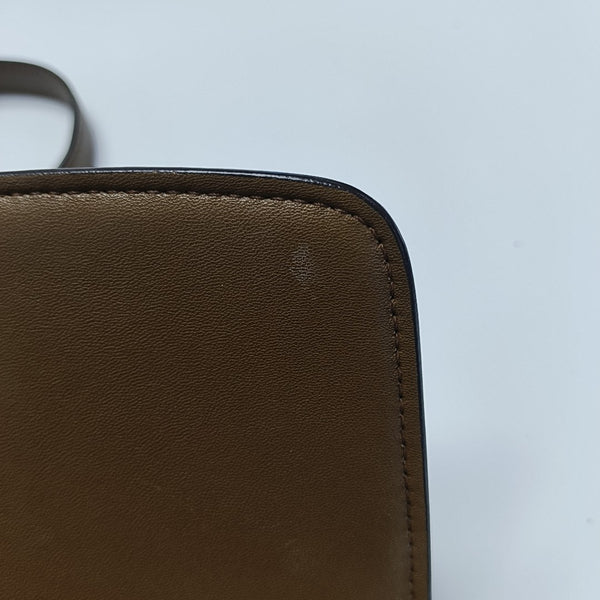 CLASSIC BOX Medium Calfskin Brown