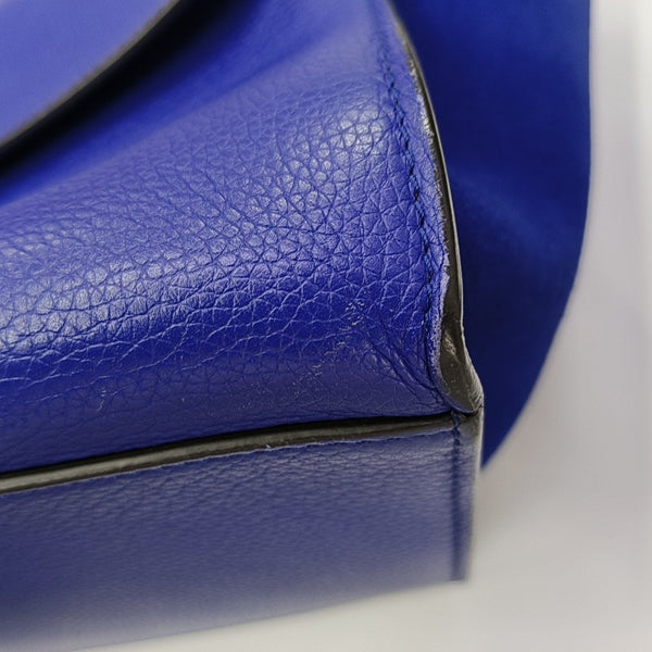 TRAPEZE Medium Calfskin Blue
