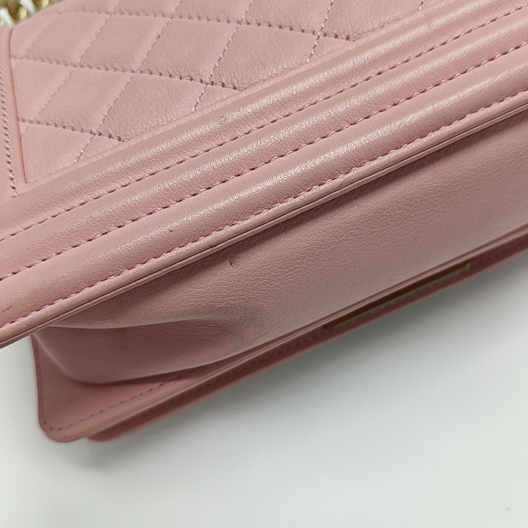 Authenticated pre-owned  BOY CHANEL Small Quilted Calfskin Pink - Shoulder Bag at Looply