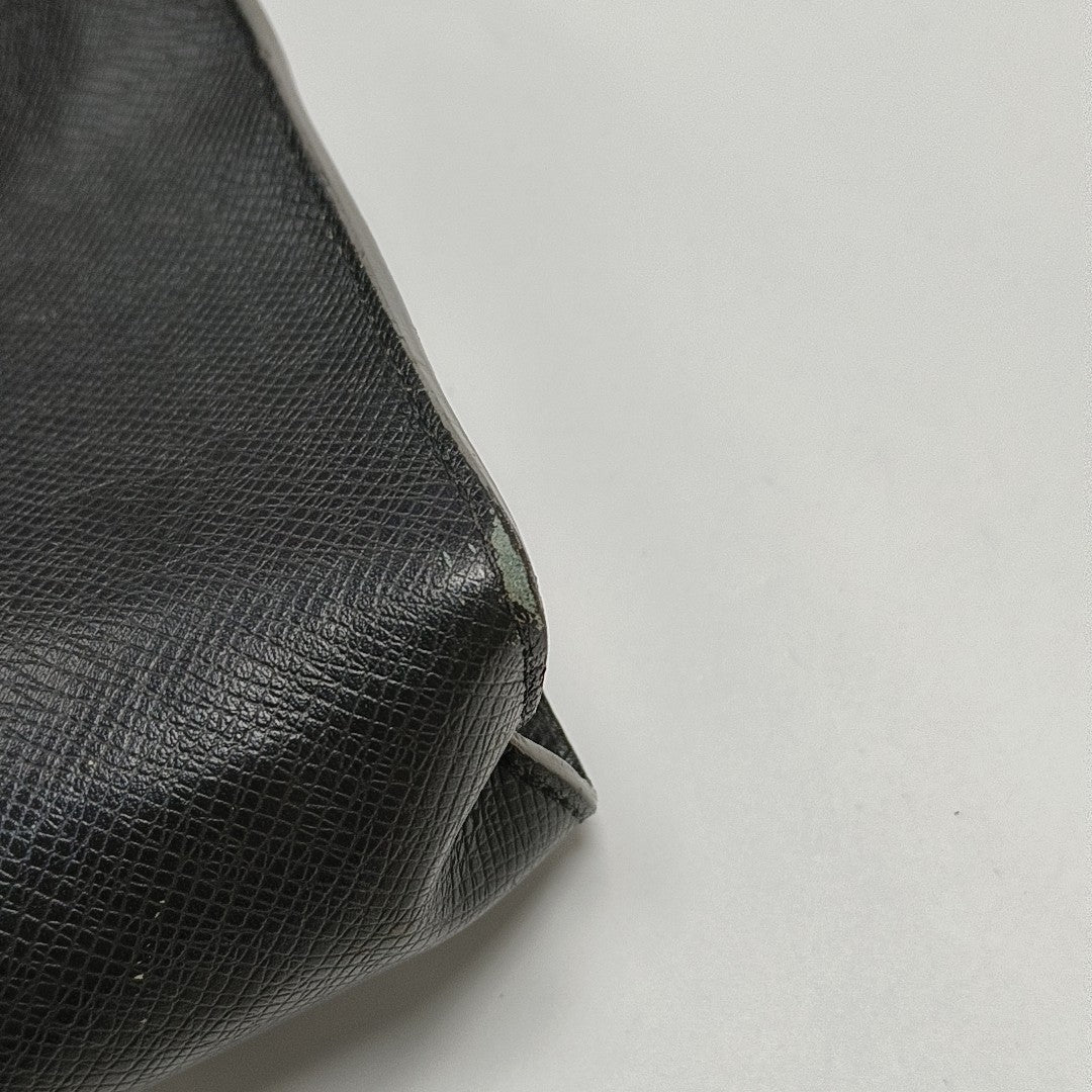 Pochette Voyag MM Calfskin Black
