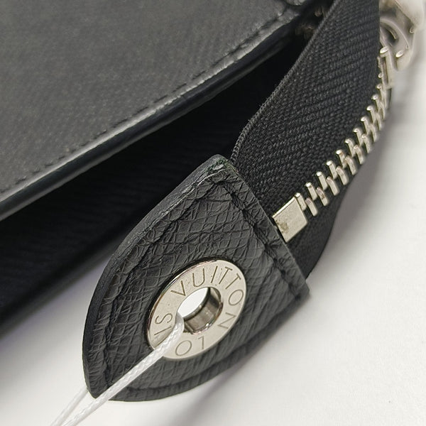 Pochette Voyag MM Calfskin Black