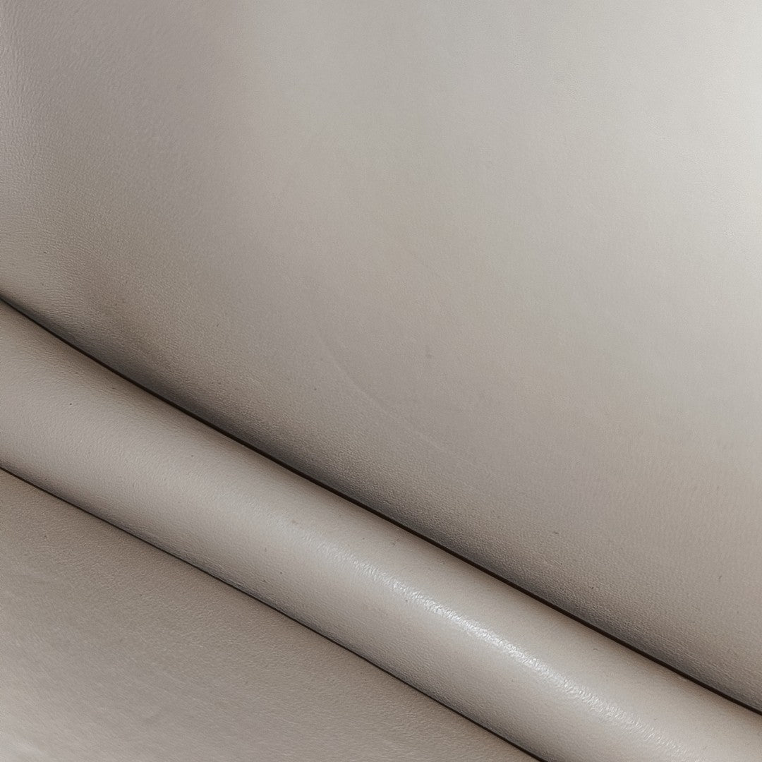 CLASSIC BOX Medium Calfskin Beige