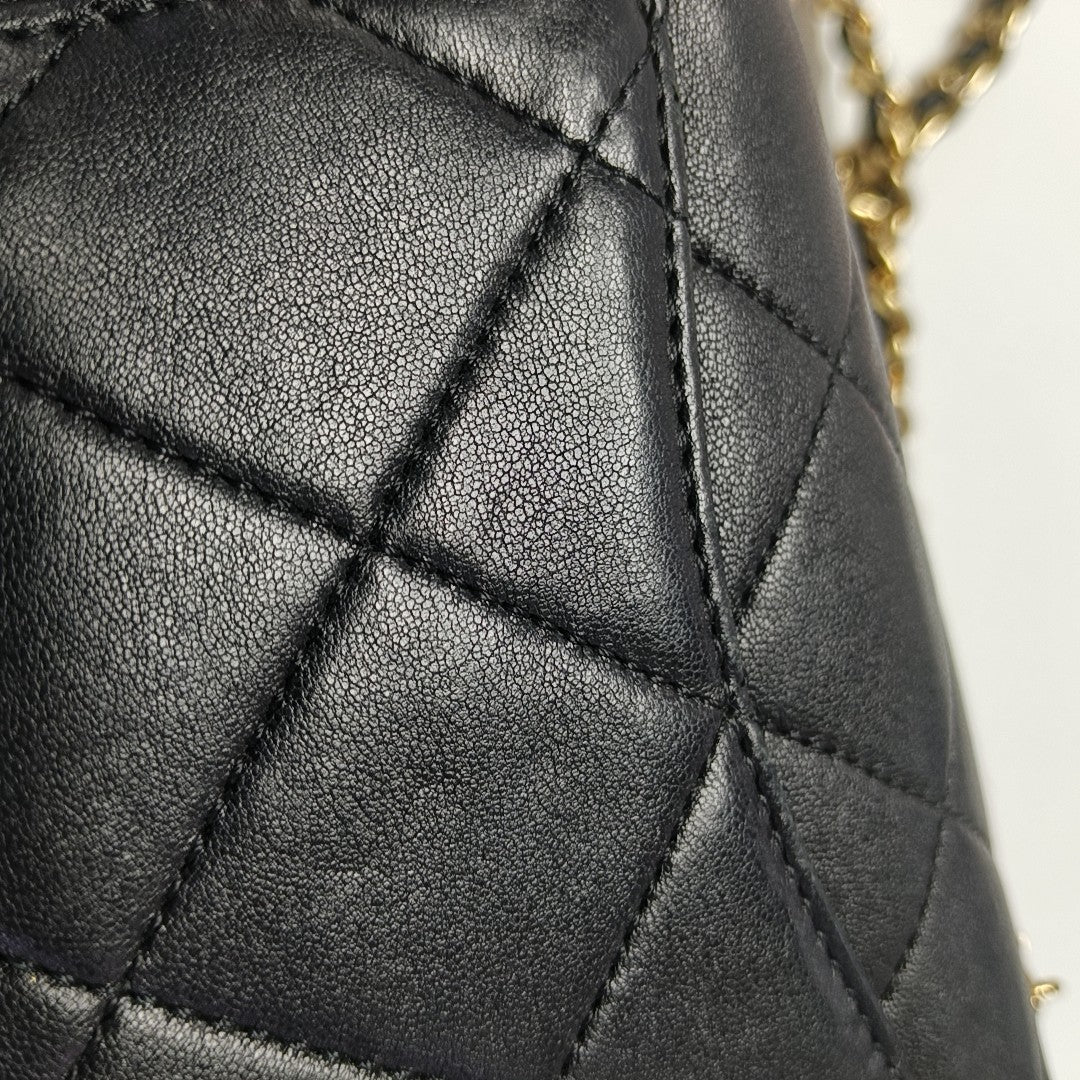 CLASSIC FLAP Mini Quilted Lambskin Black