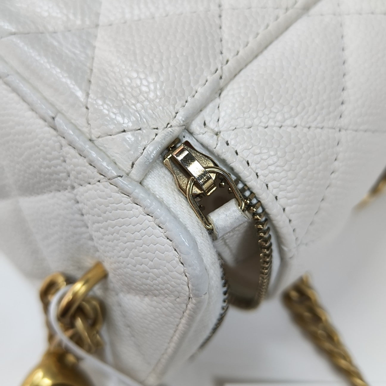 VANITY CASE Small Quilted Grained Calfskin White