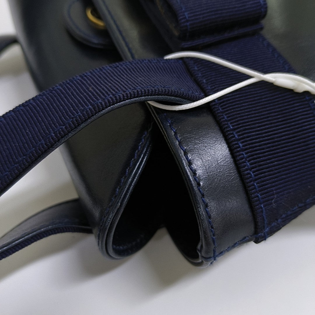 Vara Small Calfskin Black
