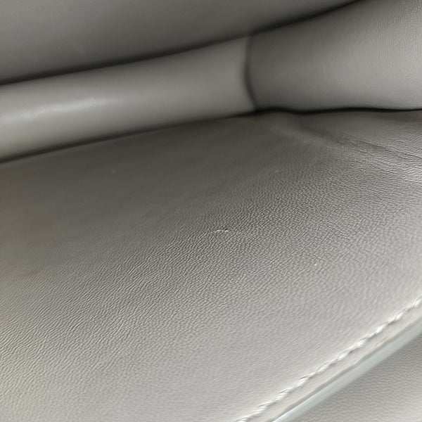 CLASSIC BOX Medium Calfskin Gray