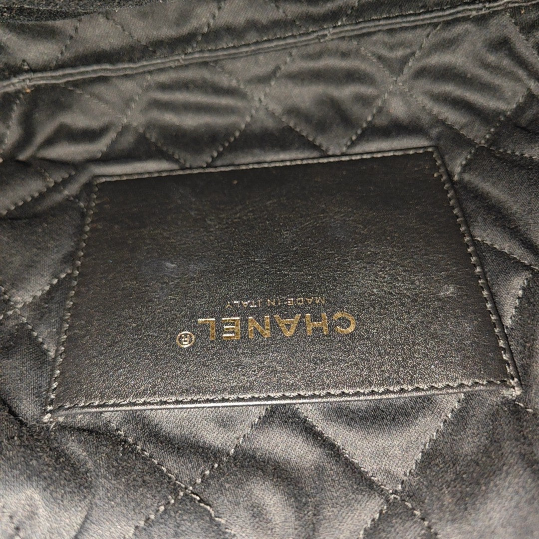 CHANEL 22 Mini Quilted Calfskin Black
